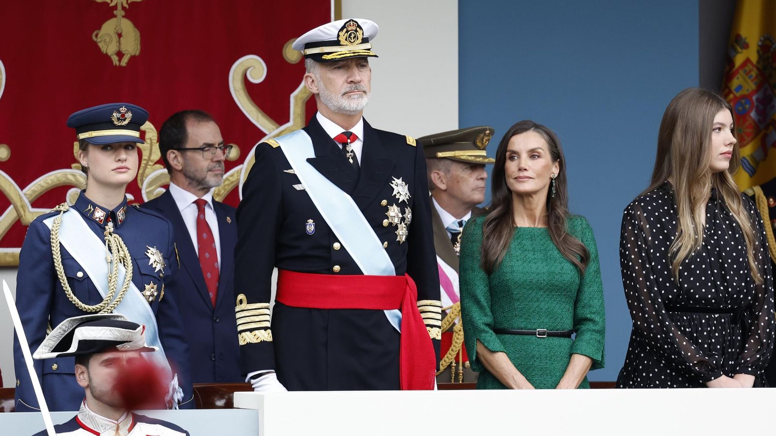 Los Reyes, junto a la princesa Leonor y la infanta Sofía, en el desfile del 12 de octubre.