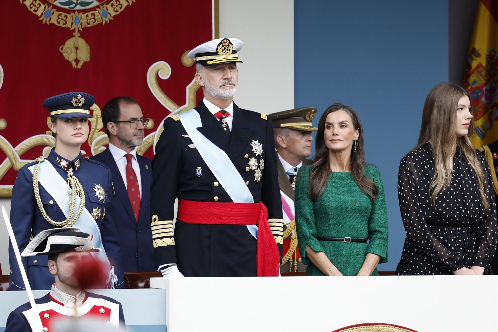 Los Reyes, junto a la princesa Leonor y la infanta Sofía, en el desfile del 12 de octubre.