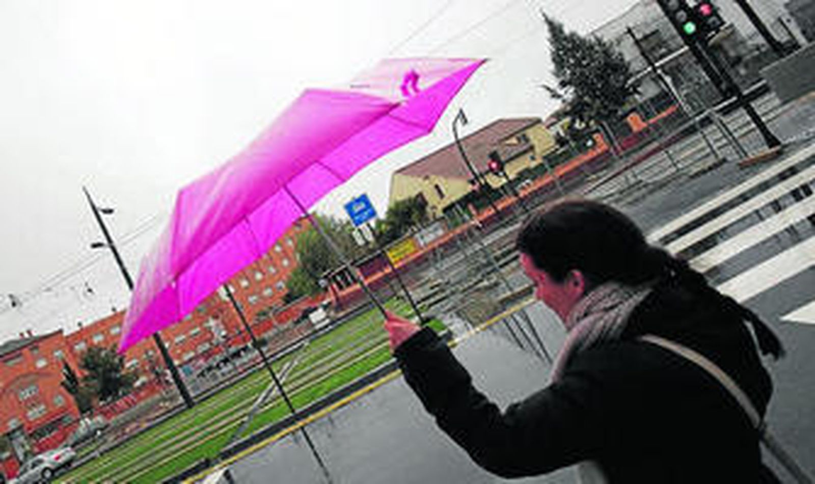 La lluvia no abandona la ciudad todavía.
