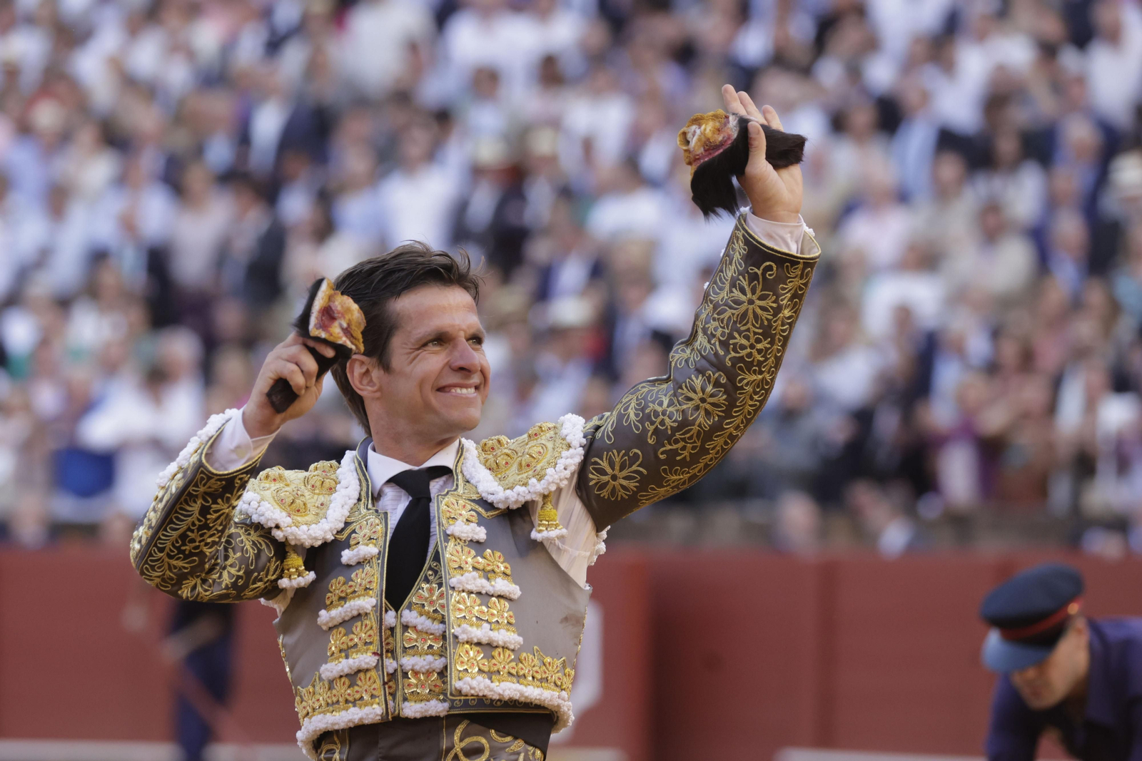 Las imágenes del la corrida del Domingo de Resurrección en la Maestranza de Sevilla