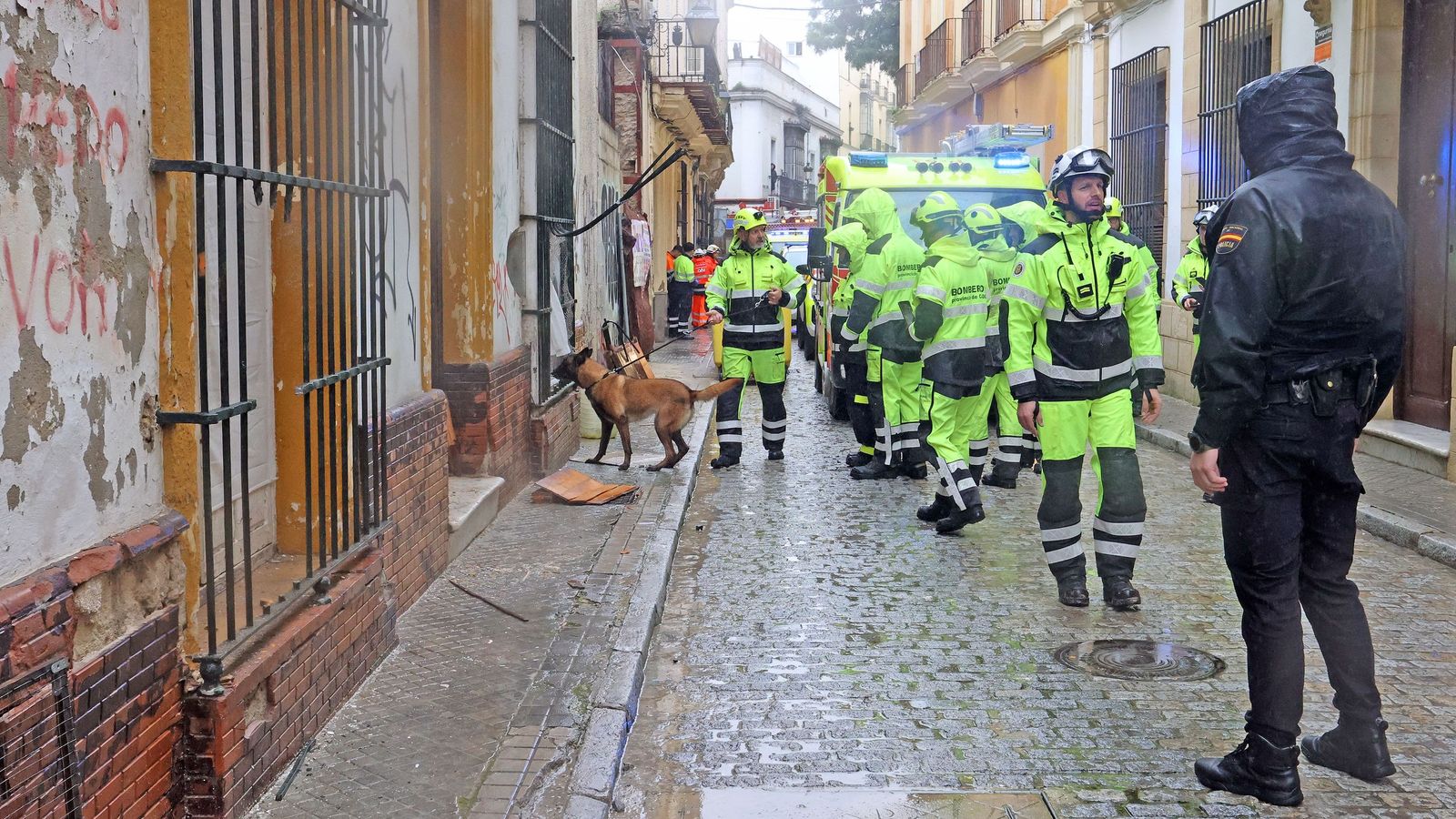 Imágenes del derrumbe en una casa okupada en Jerez