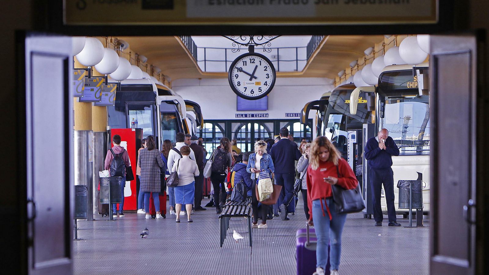En la estación de autobuses del Prado la caída aún no es tan elevada.