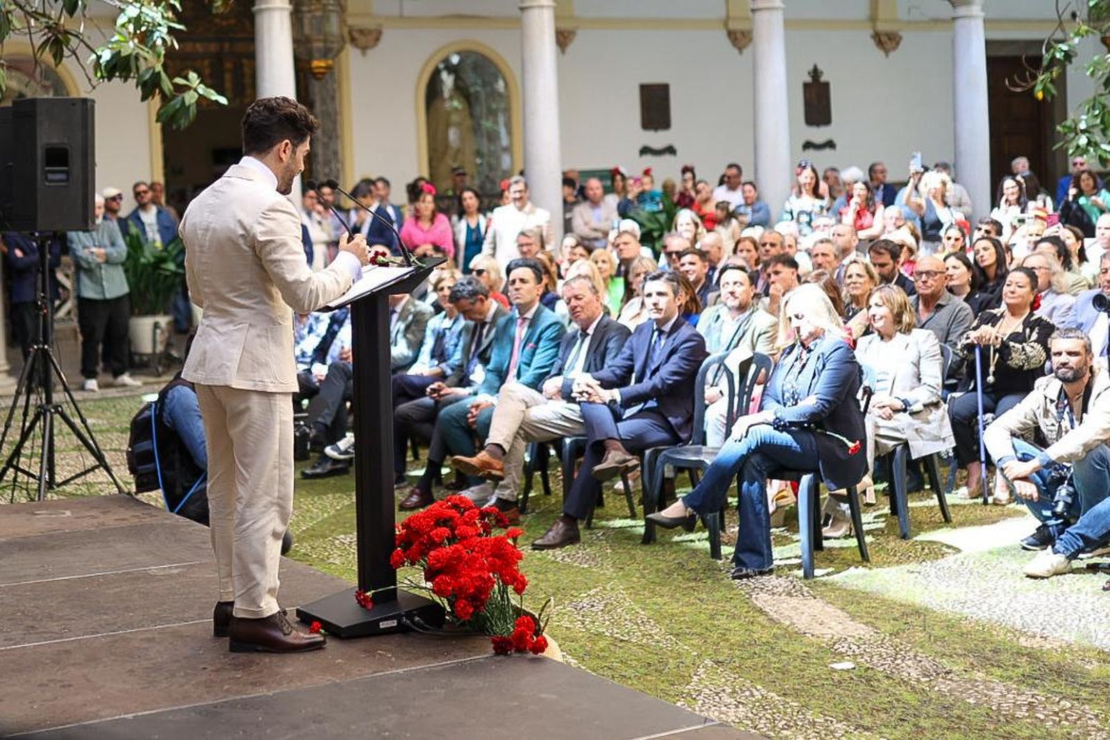 El pregón del Día de la Cruz de Granada, en imágenes