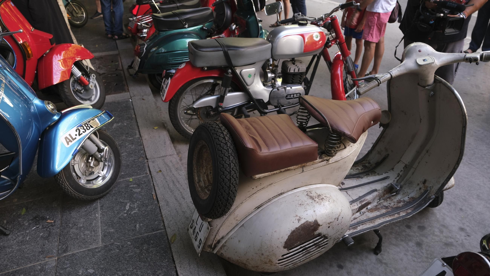 Exposición de Motos Antiguas de la Feria de Almería, en imágenes