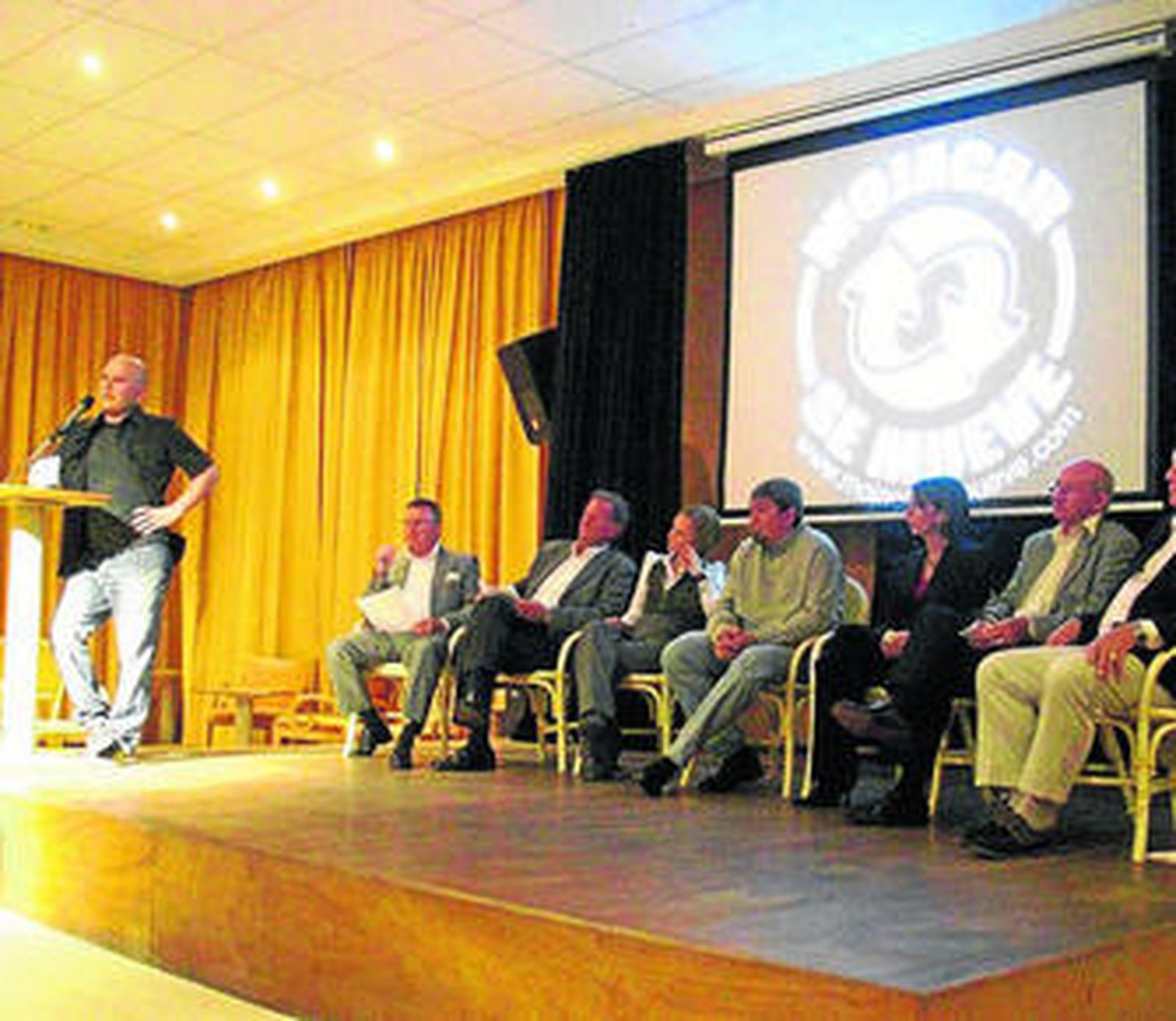 Momento de la presentación de la candidatura.