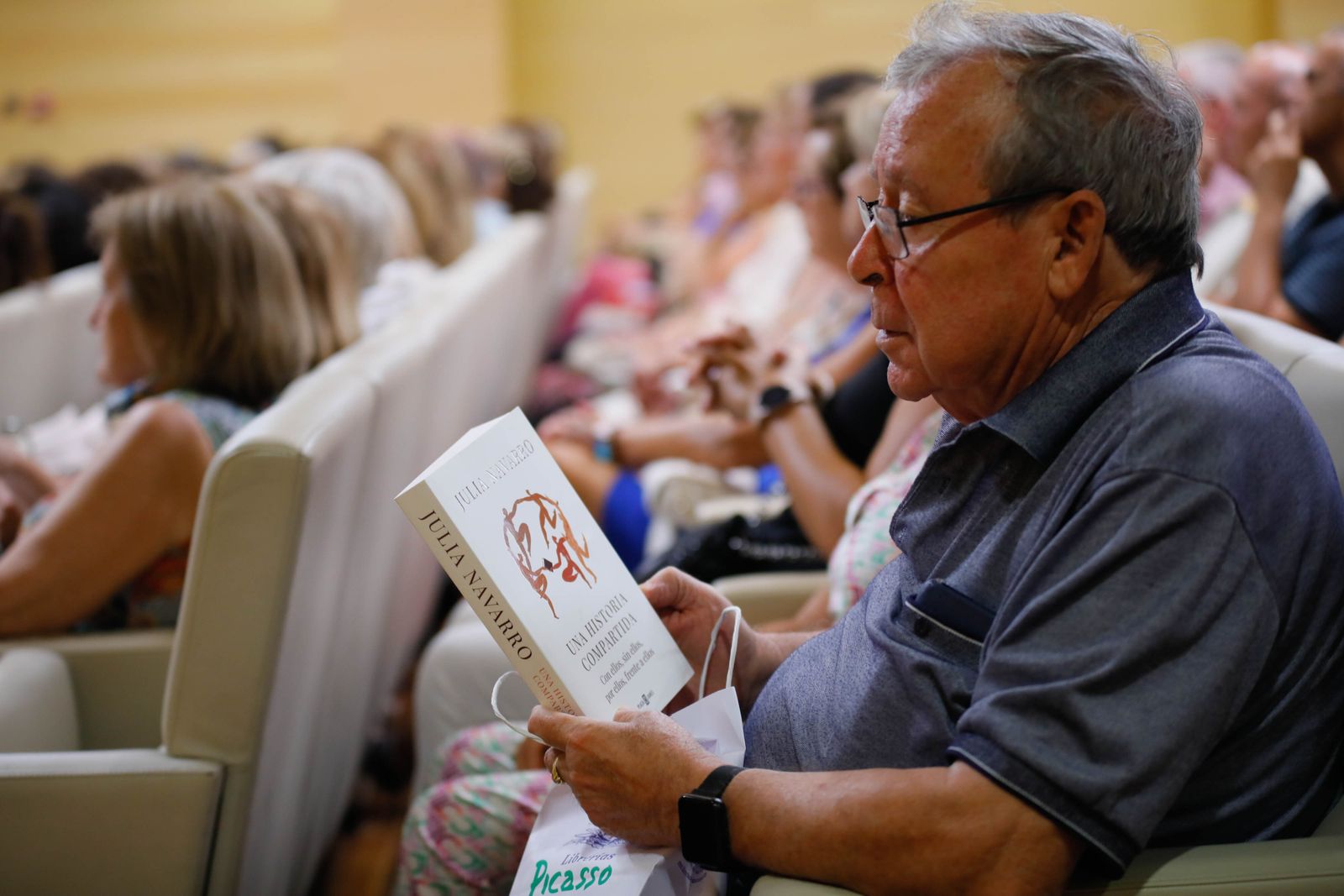 Imágenes de Diario de los Libros, con Julia Navarro