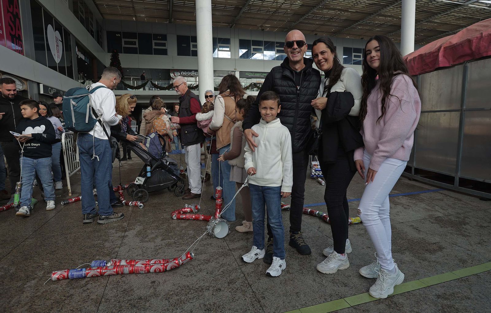 Búscate en el multitudinario arrastre de latas 2026 en Algeciras