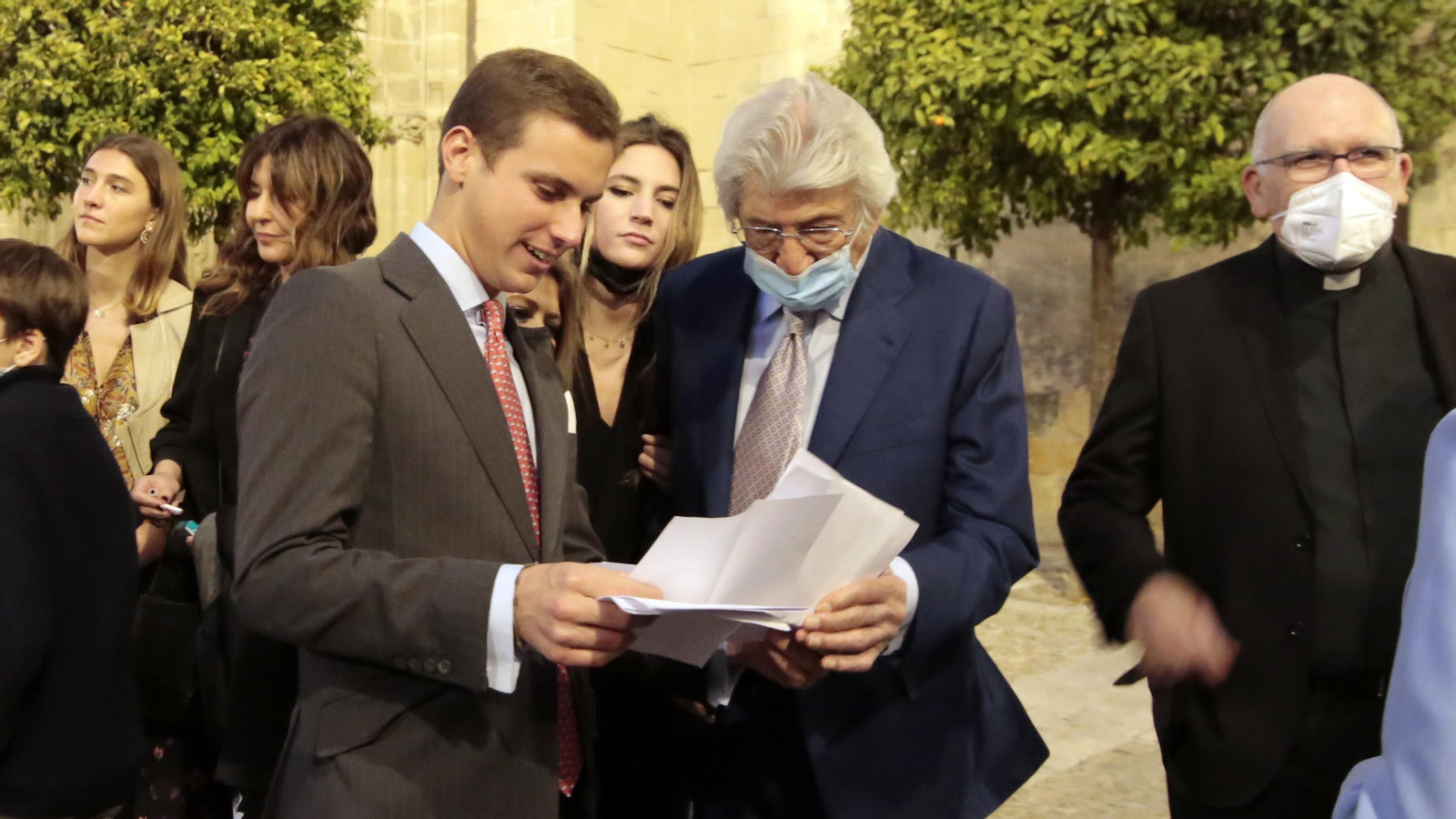 Manuel Alejandro descubre una placa en la casa donde se crió