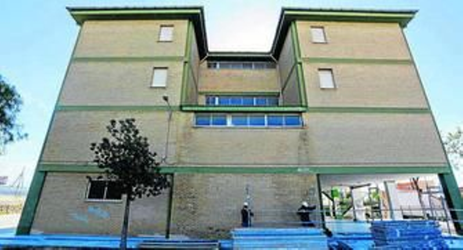 El colegio de Los Prados con obreros el pasado mes de abril.