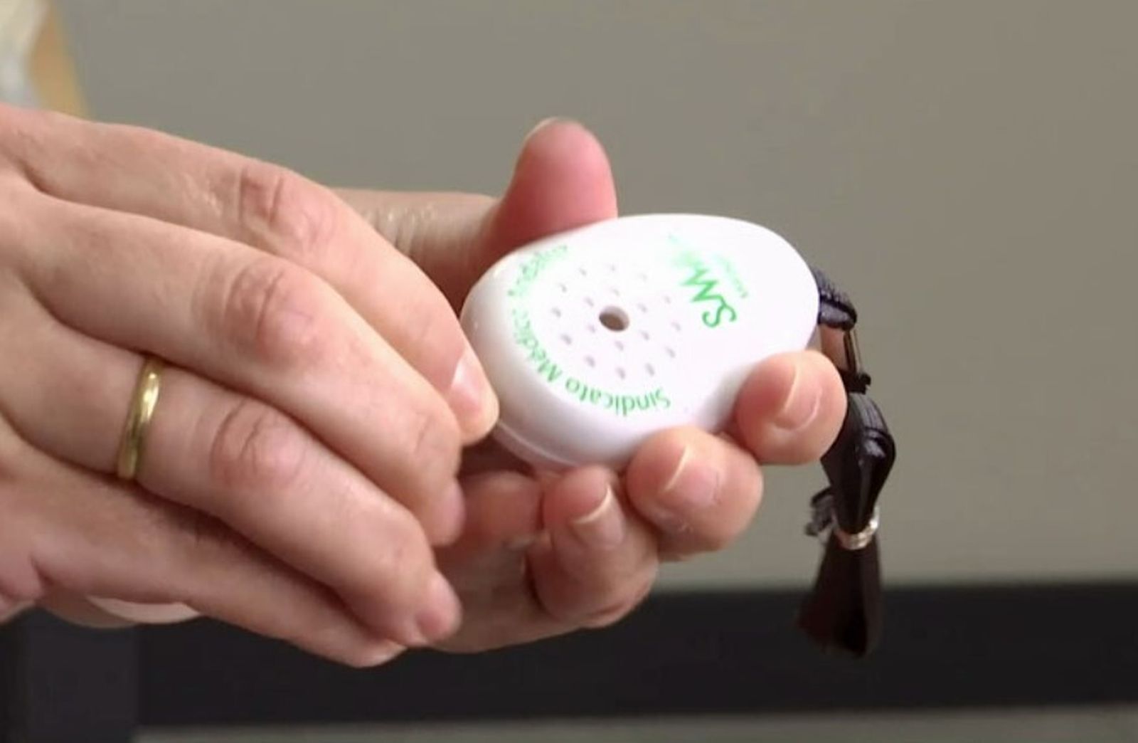 Detalle de los dispositivos que el Sindicato Médico está repartiendo a sus afiliados.