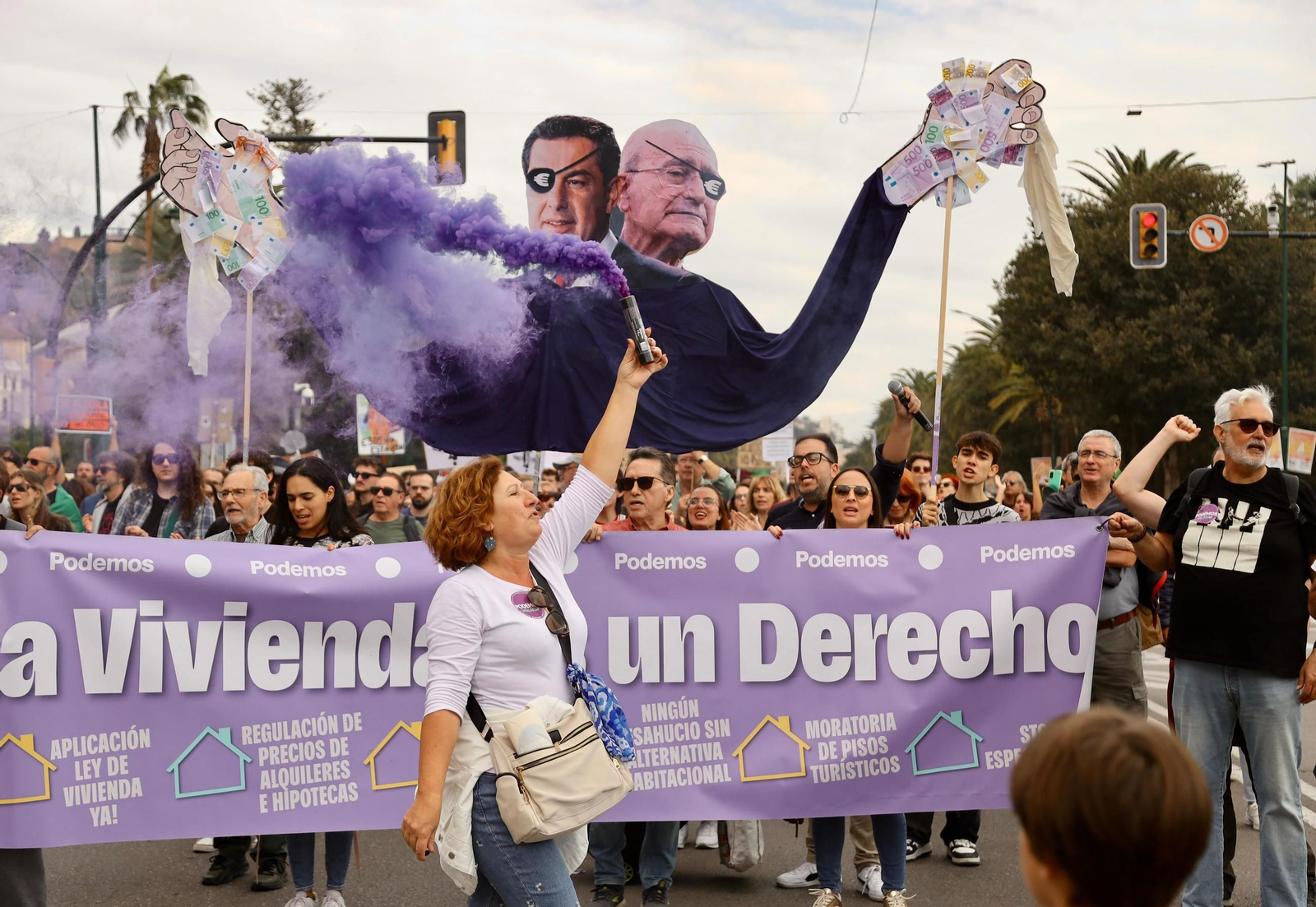 Las fotos de la multitudinaria manifestación por la vivienda en Málaga este 9N