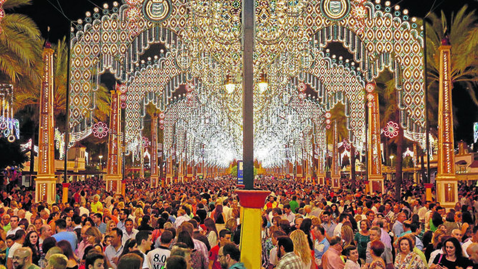 Lleno absoluto en el recinto ferial el sábado del alumbrado.