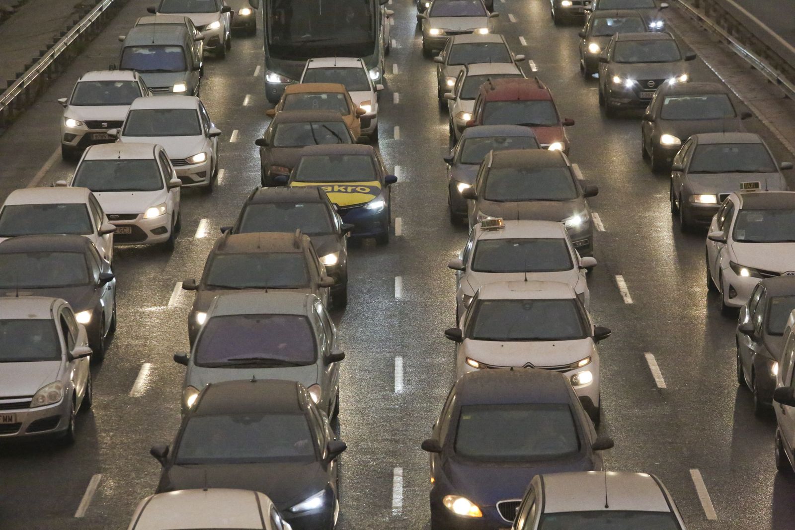 La huelga de transportistas se hace notar en Málaga, en fotos