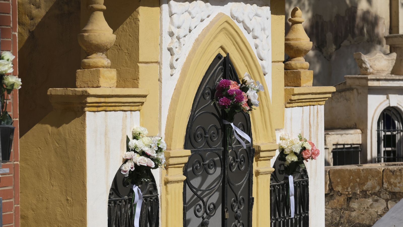 Imágenes del Día de Todos los Santos en el Cementerio de San José de Almería