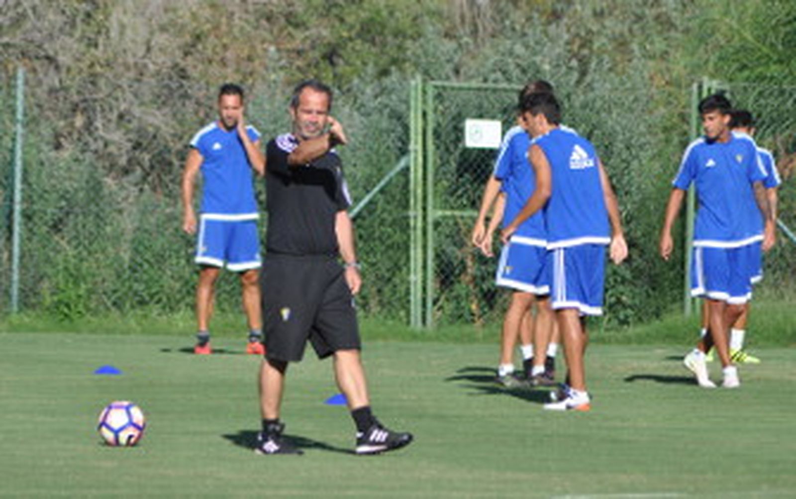 "Estoy preocupado, la Liga empieza en pocos días y faltan refuerzos"