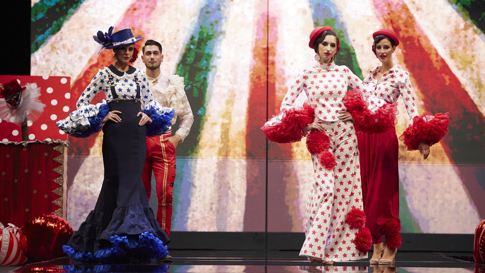 Desfile de Flor de Cerezo en SIMOF 2025.