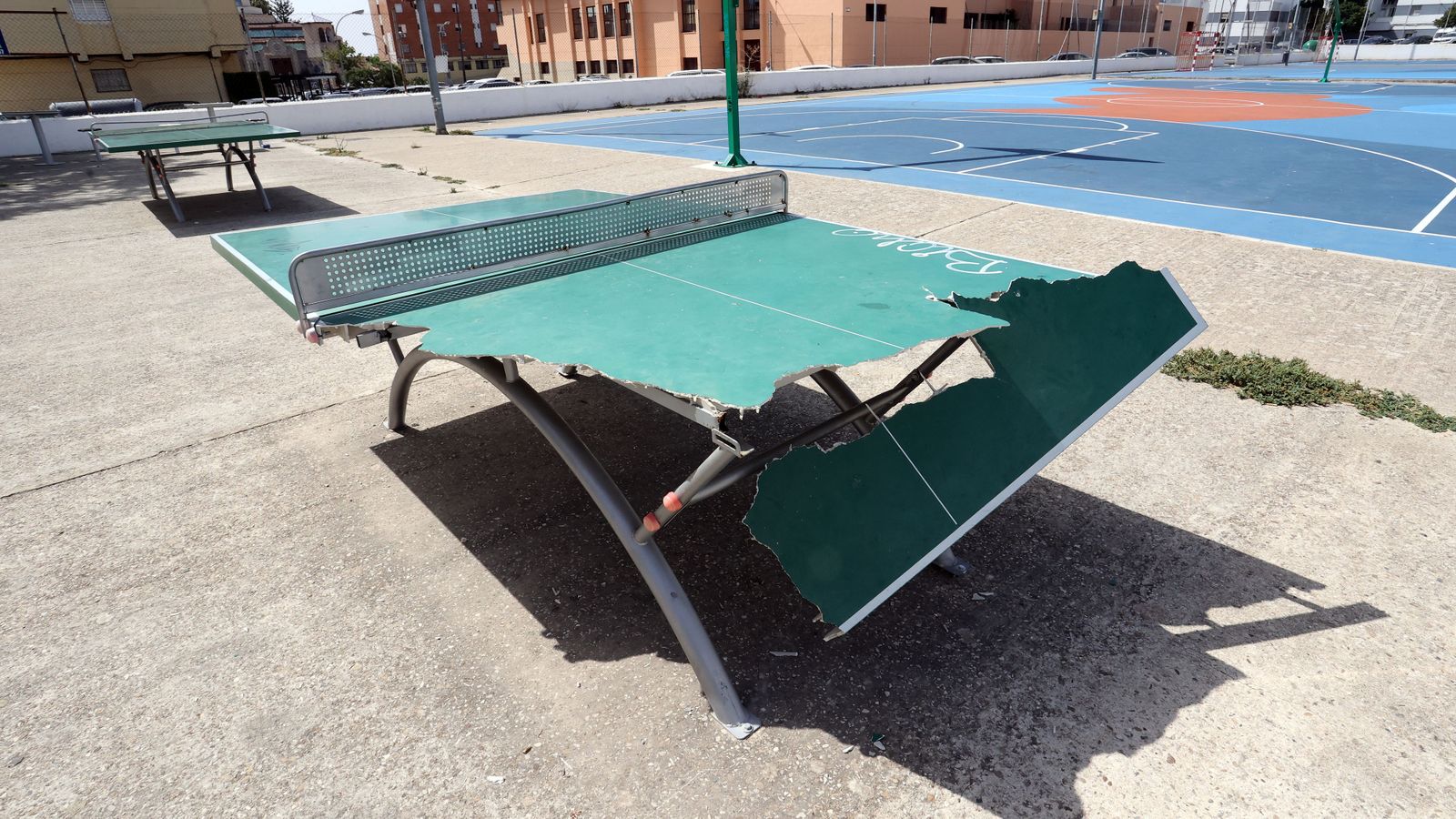 Destrozos en el complejo deportivo Manuel Luis Martín.