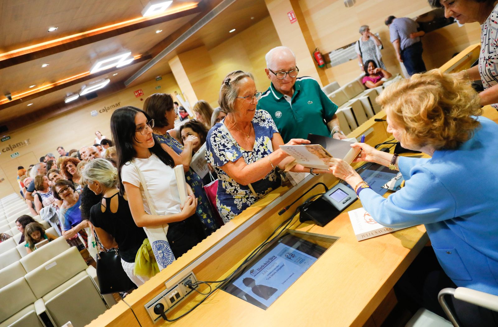 Imágenes de Diario de los Libros, con Julia Navarro