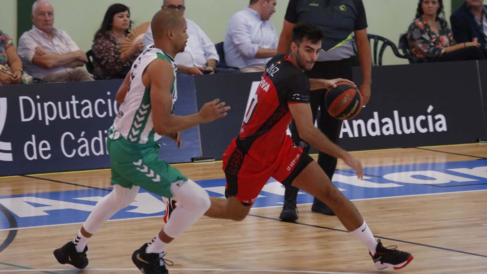 Las fotos de Real Betis - Fundación Granada en la Línea