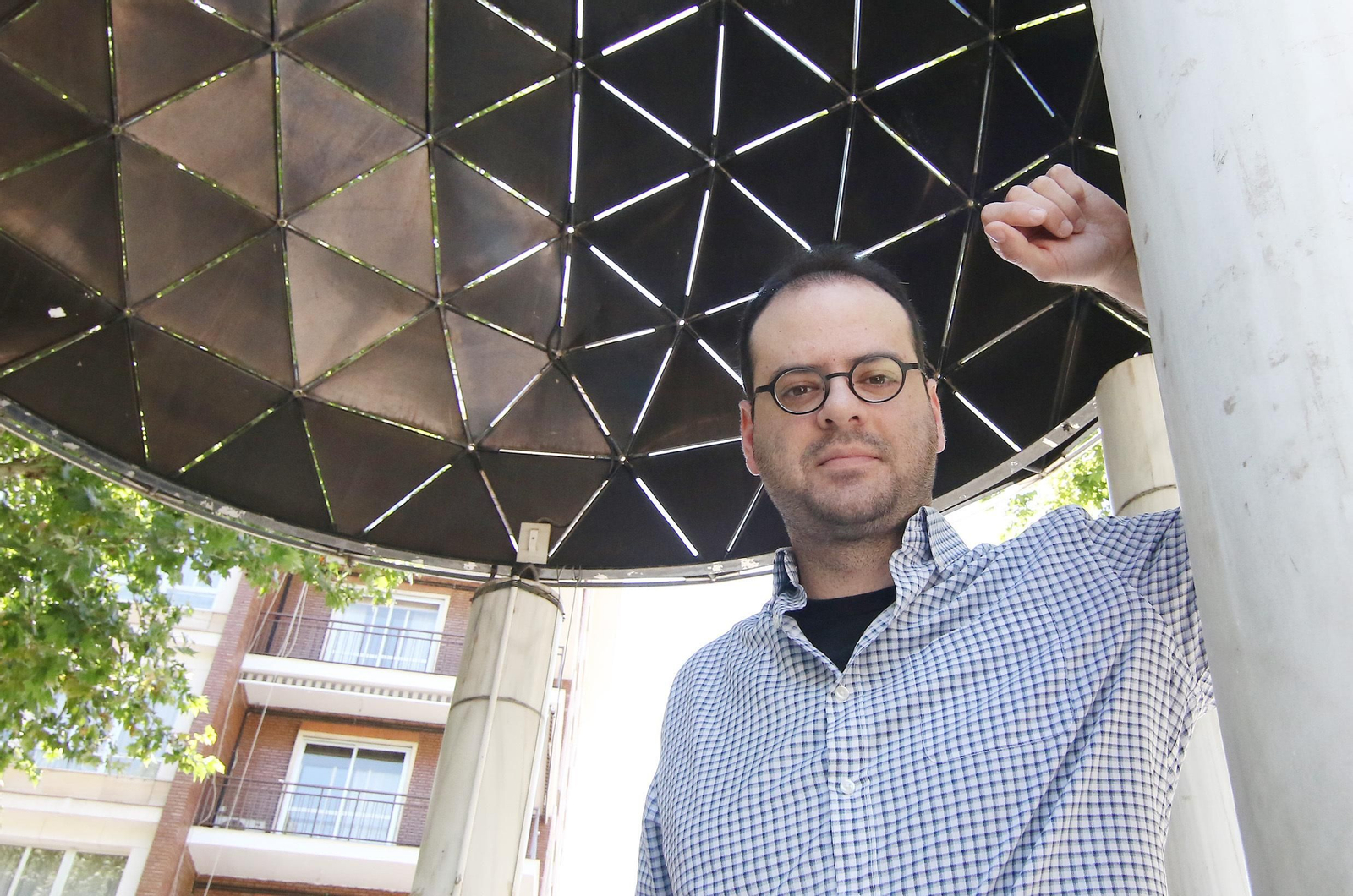 Borja Cabada presenta esta tarde su novela 'El sonido de Atlantis' en La República de las Letras.