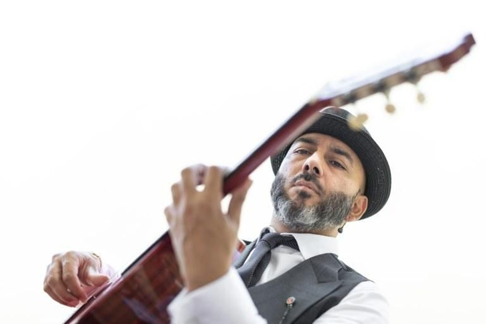 El guitarrista inauguró, sin pretenderlo, la Bienal de Sevilla.