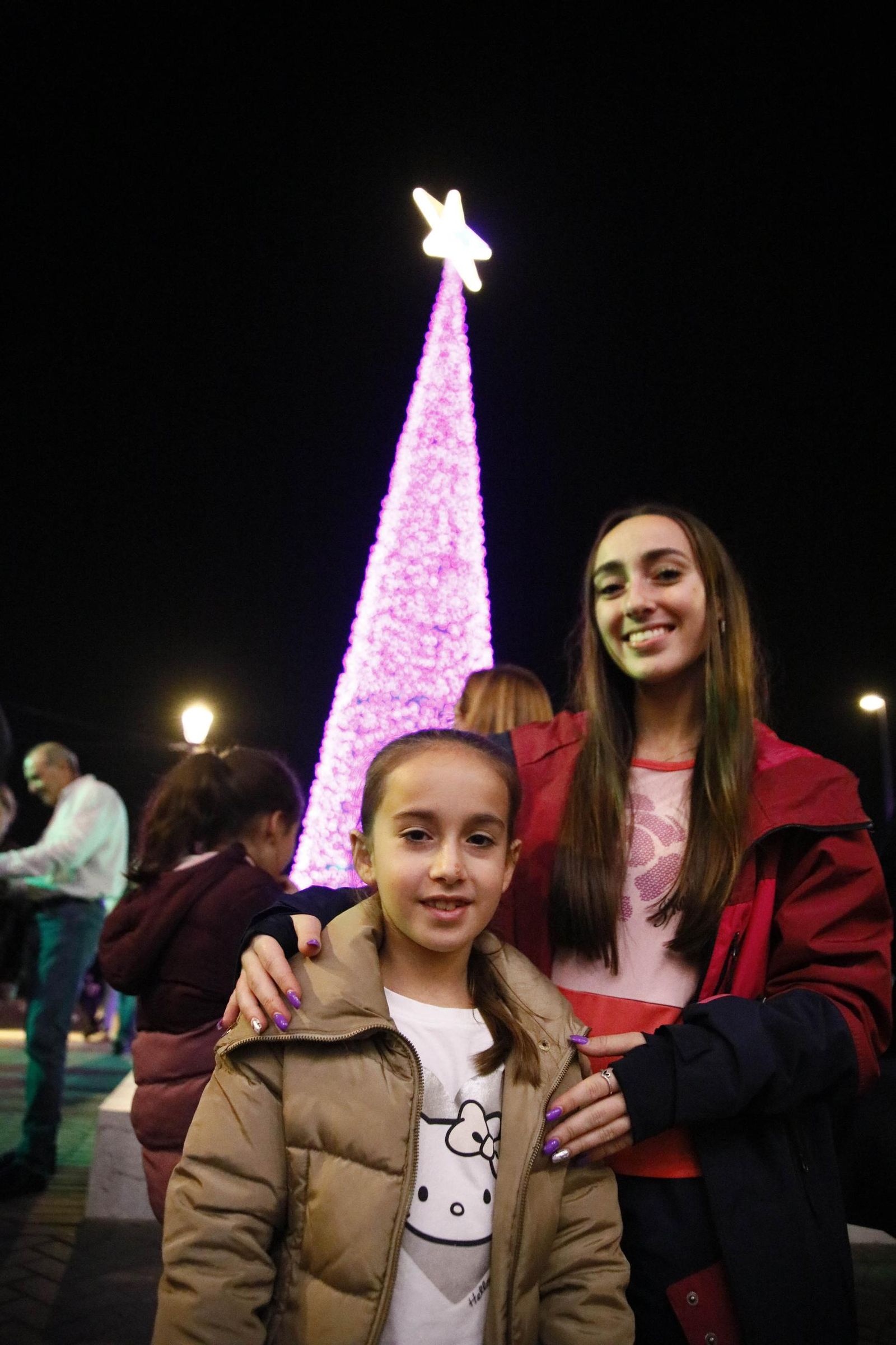 Las imágenes del encendido de la iluminación navideña en el Hospital Torrecárdenas de Almería