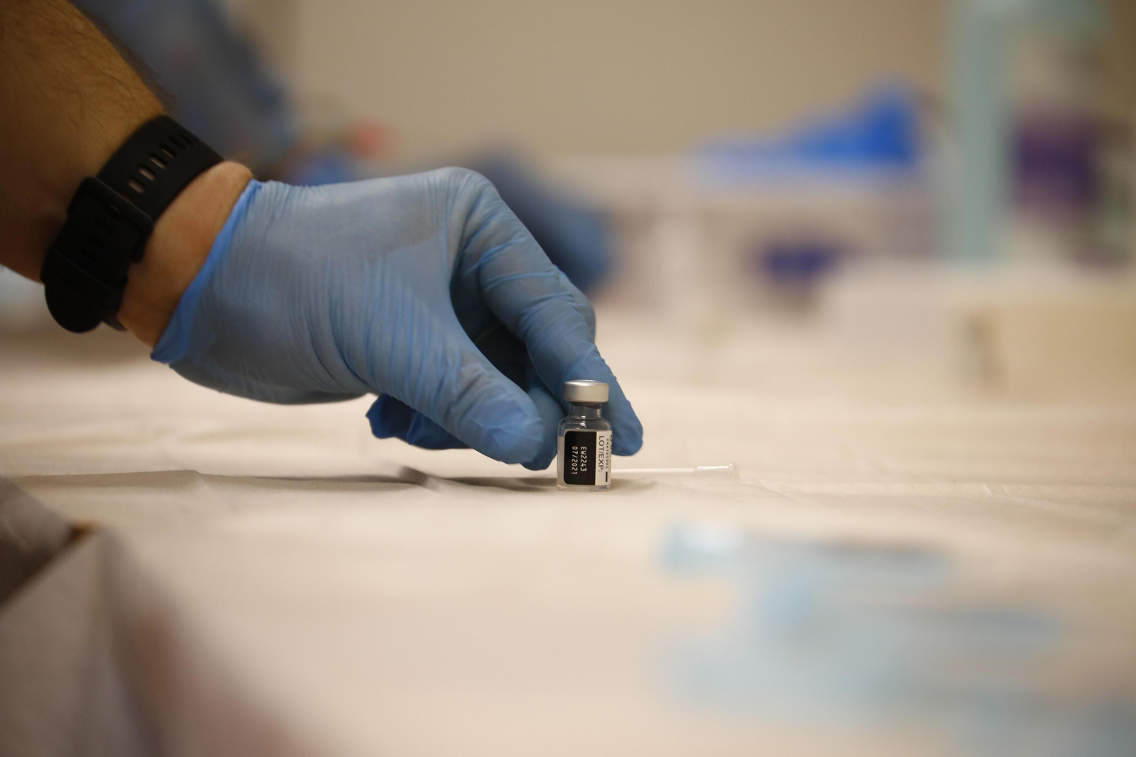 El comienzo de la vacunación a la población de 70 a 79 años de Córdoba, en fotografías