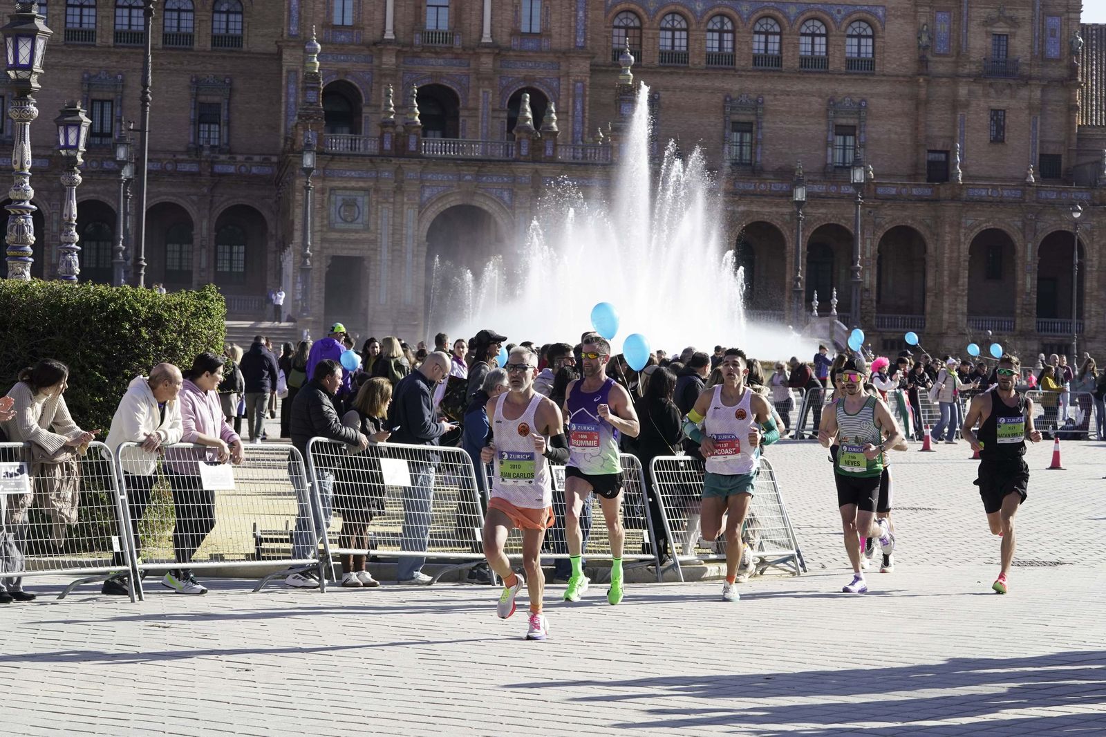 El Zúrich Maraton de Sevilla 2026 en la Plaza de España, galería 1