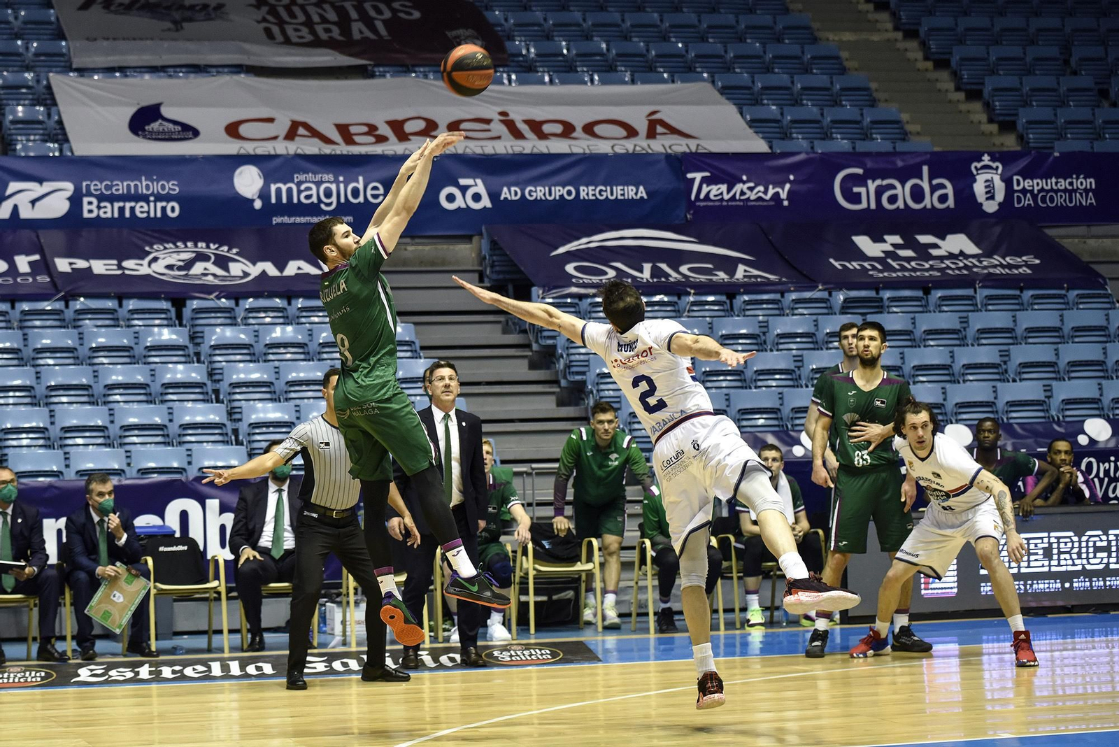 El Monbus Obradoiro - Unicaja Baloncesto, en fotos
