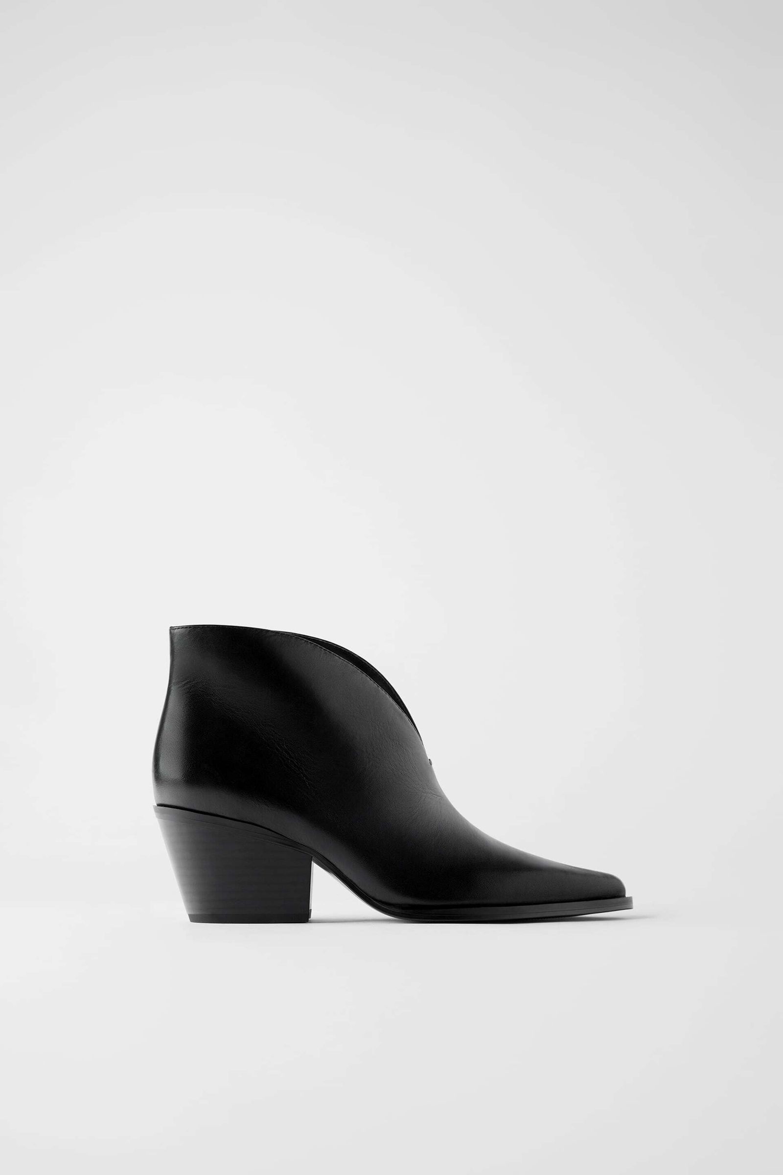 Botín negro tacón Zara