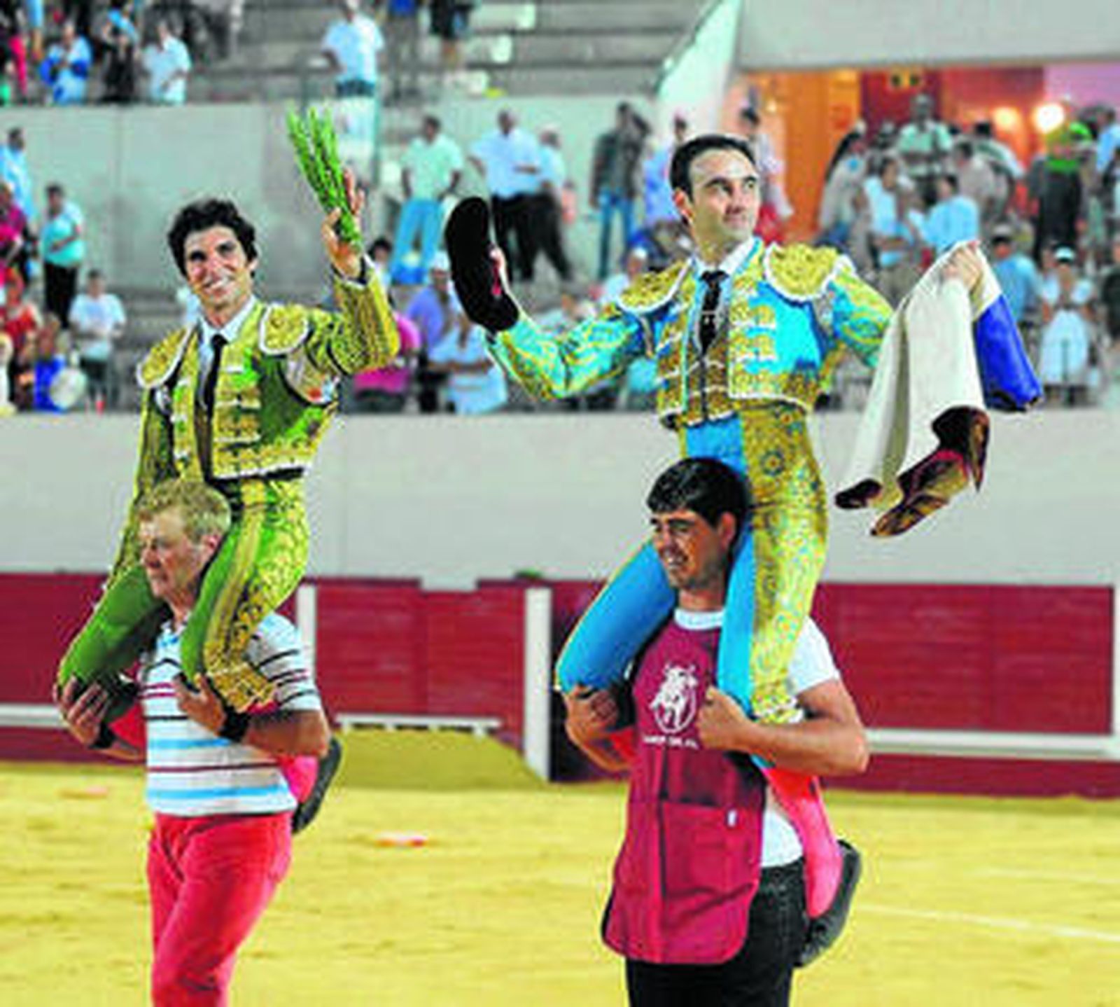 Enrique Ponce y Cayetano Rivera salen a hombros en Utrera