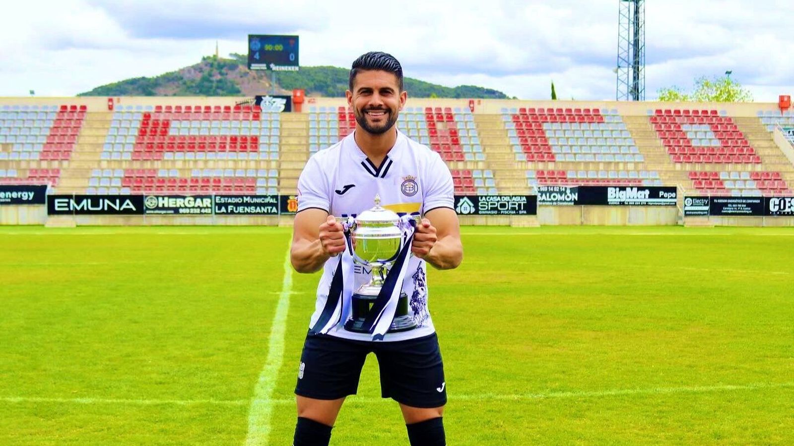 Fran Perujo, tras su ascenso a Segunda Federación.