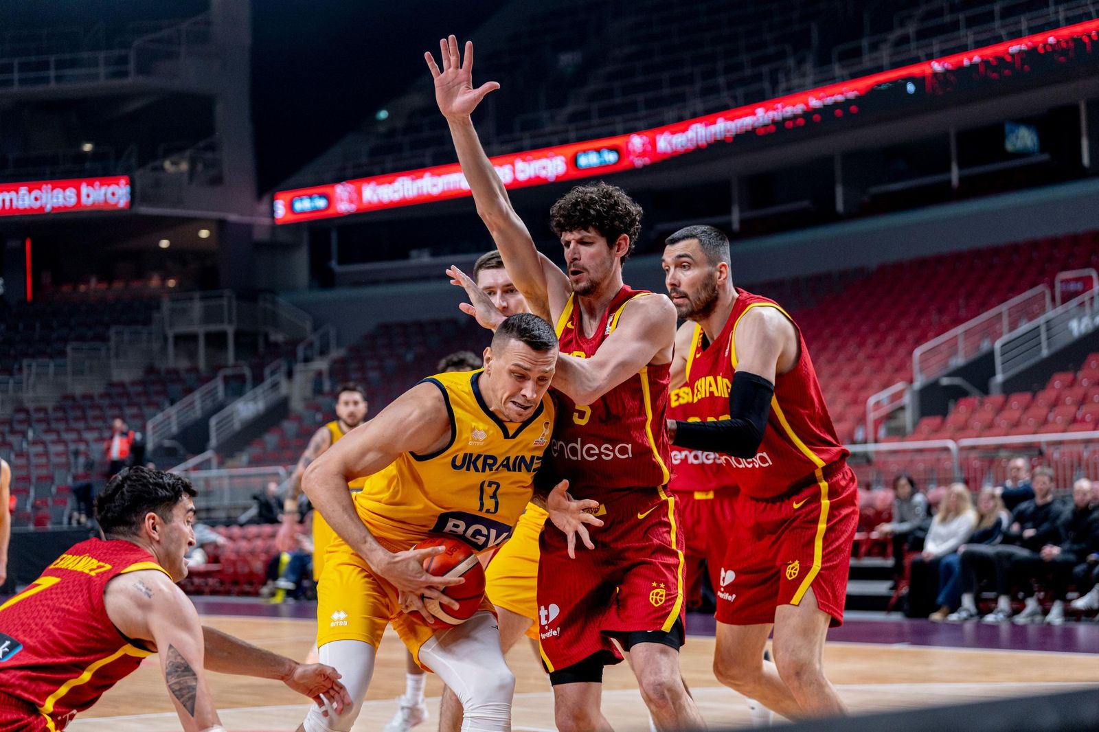 Las mejores fotos del Ucrania-España de baloncesto