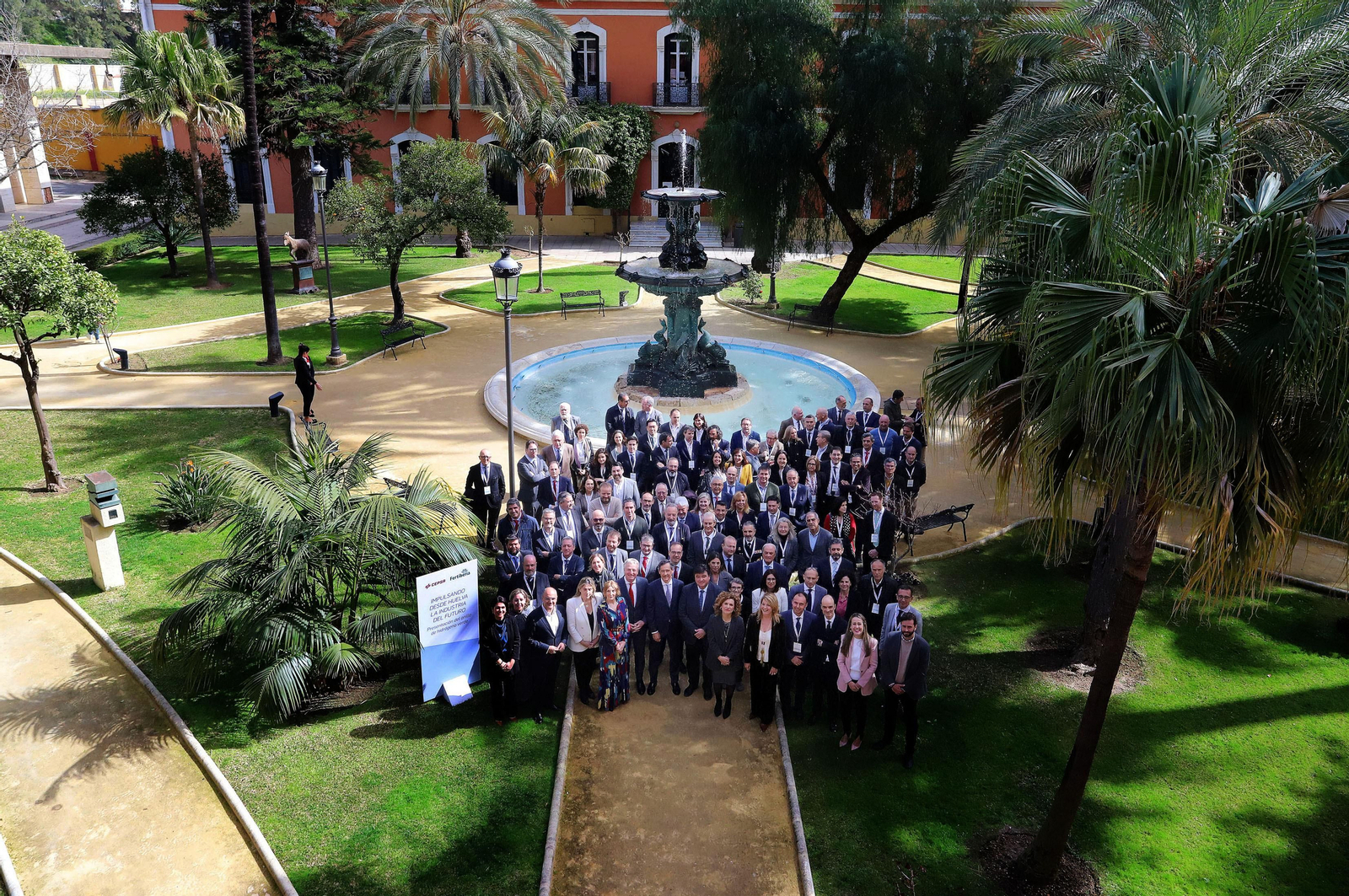 Imágenes de la firma del acuerdo entre Cepsa y Fertiberia para implantar el anillo de hidrógeno verde en Huelva