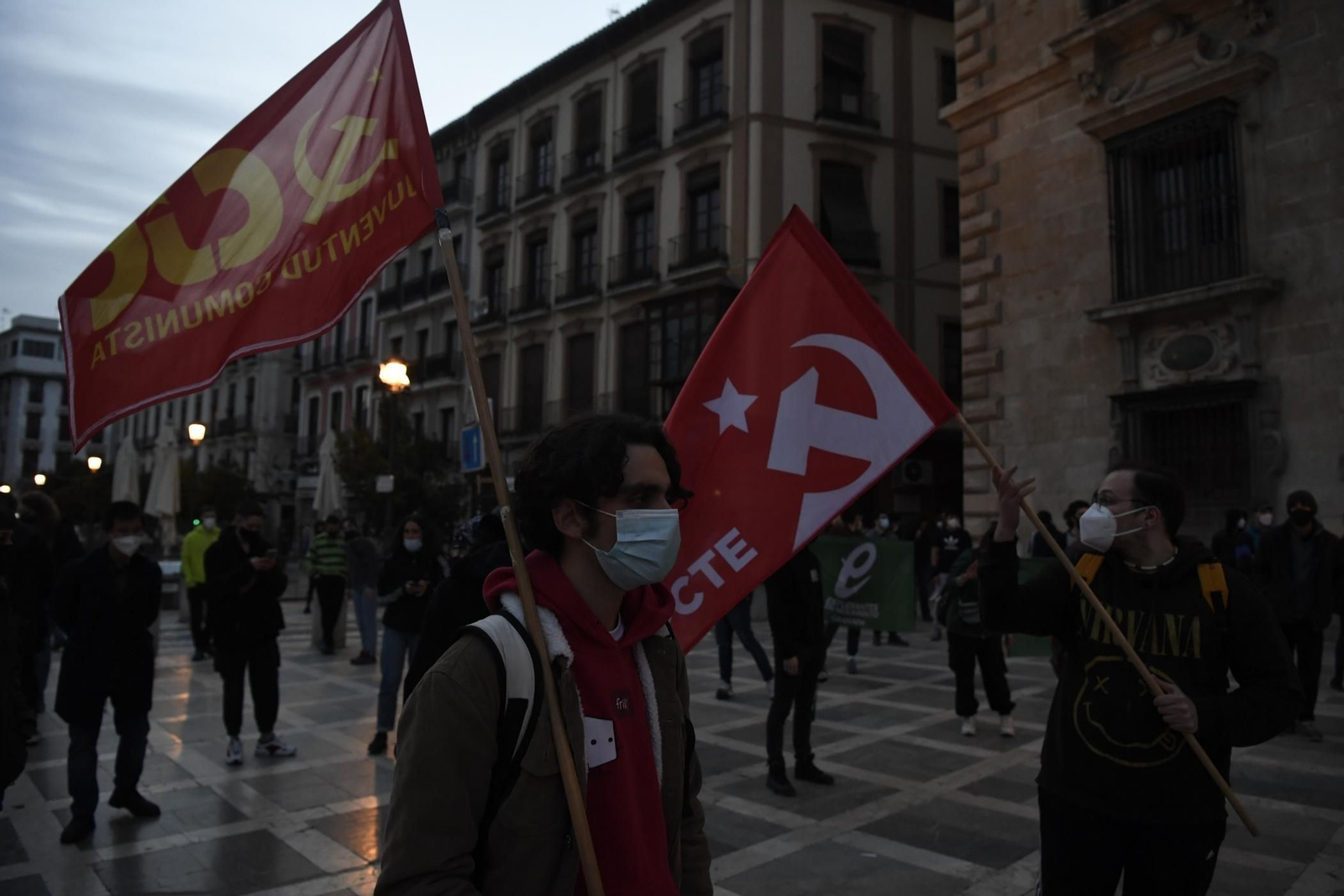 Fotos: disturbios y altercados entre manifestantes y la Policía en Granada