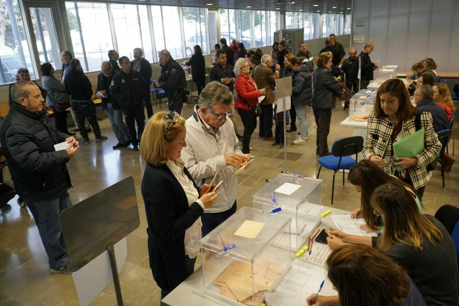 Las imágenes de la jornada electoral en Sevilla