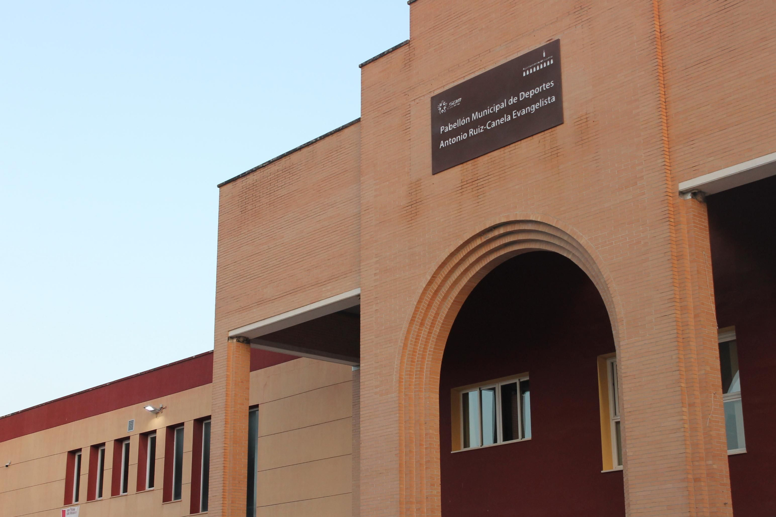 Las imágenes de la emotiva dedicación del pabellón de Lucena al exalcalde Antonio Ruiz-Canela Las imágenes de la emotiva dedicación del pabellón de Lucena al exalcalde Antonio Ruiz-Canela