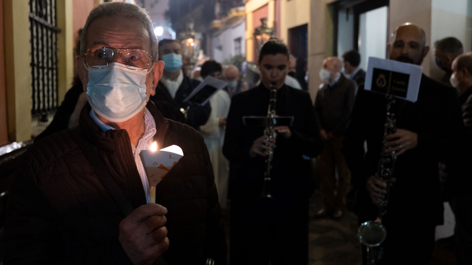 El vía crucis con el Cristo del Mandato, en imágenes