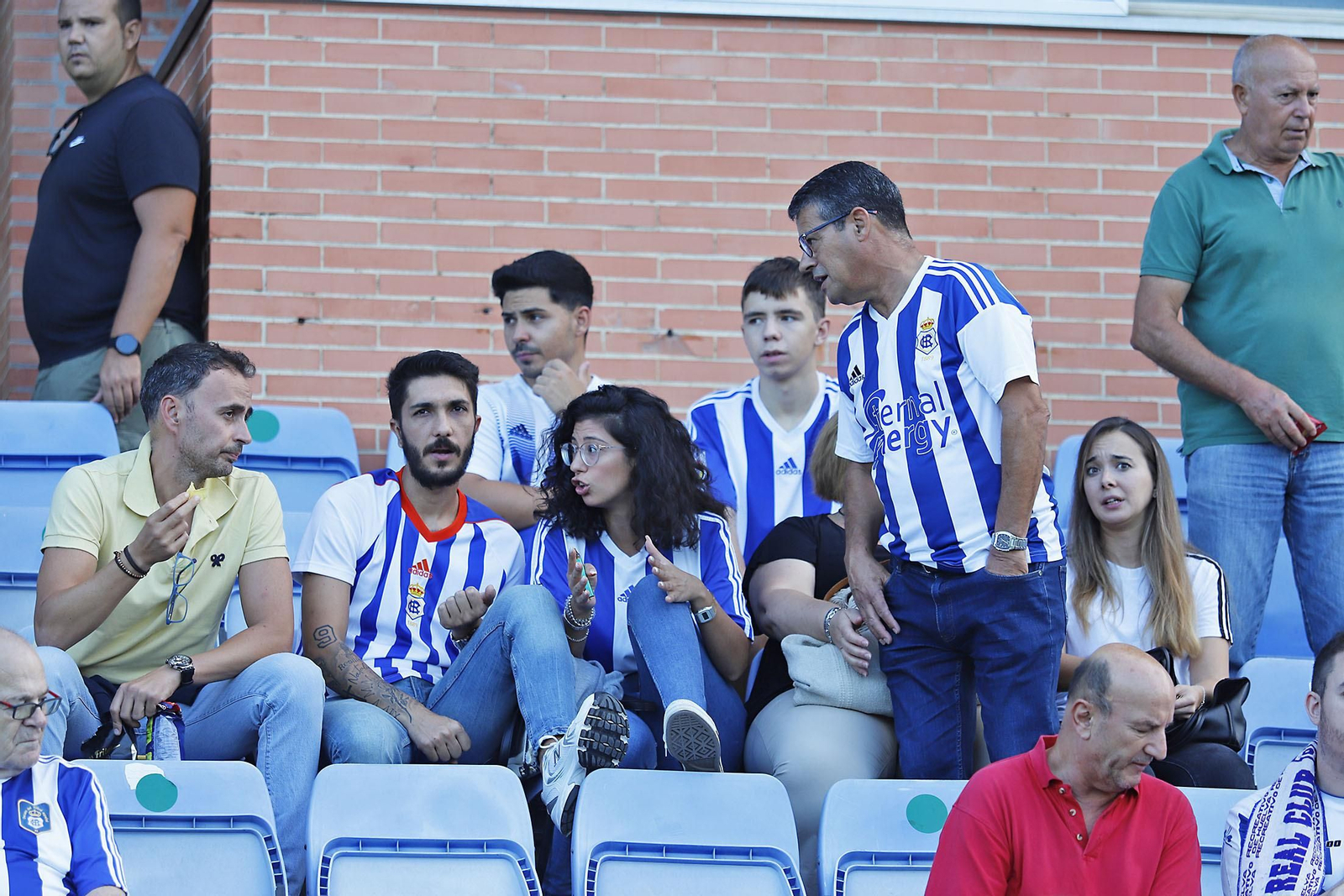 Imágenes del ambiente en el Recreativo de Huelva y Antequera CF