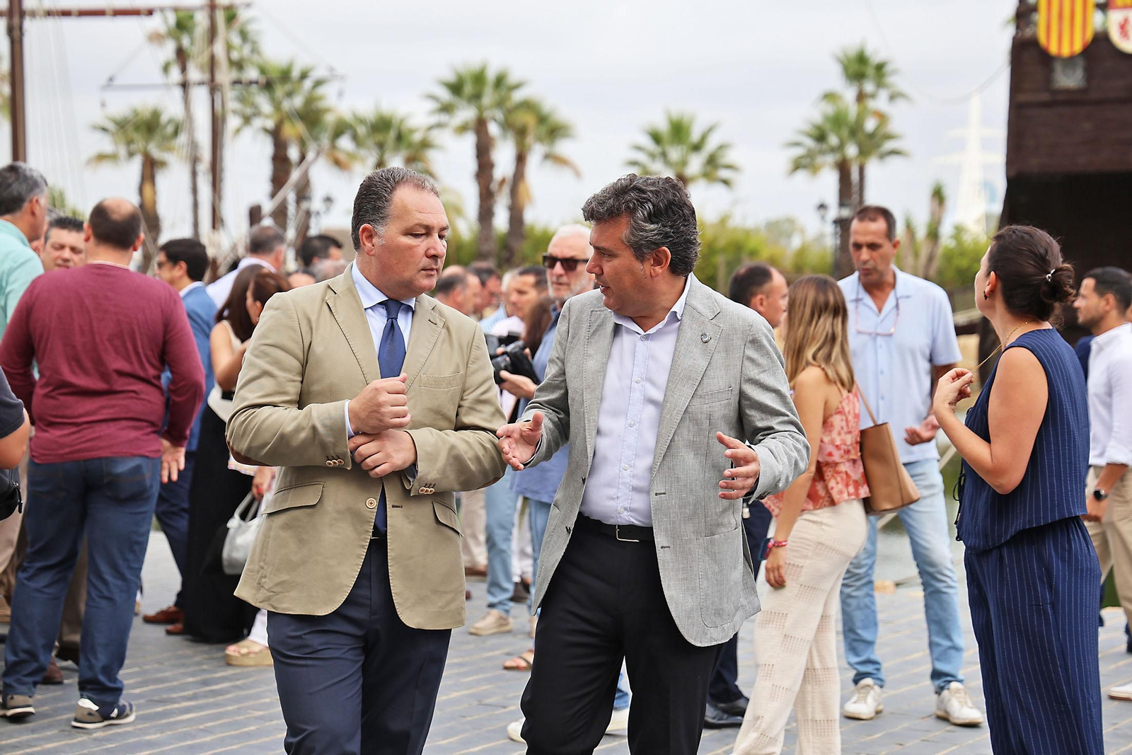 Imágenes de la firma con alcaldes de 34 municipios los convenios del programa 'Tu Diputación Invierte'