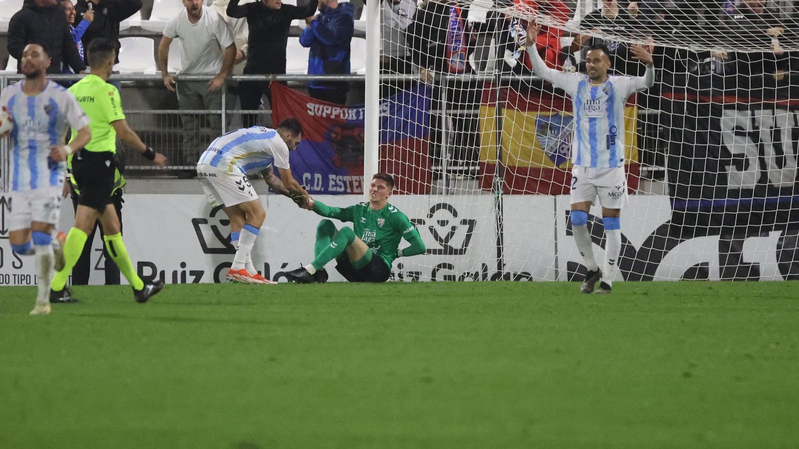 Las fotos del CD Estepona - Málaga CF de Copa del Rey
