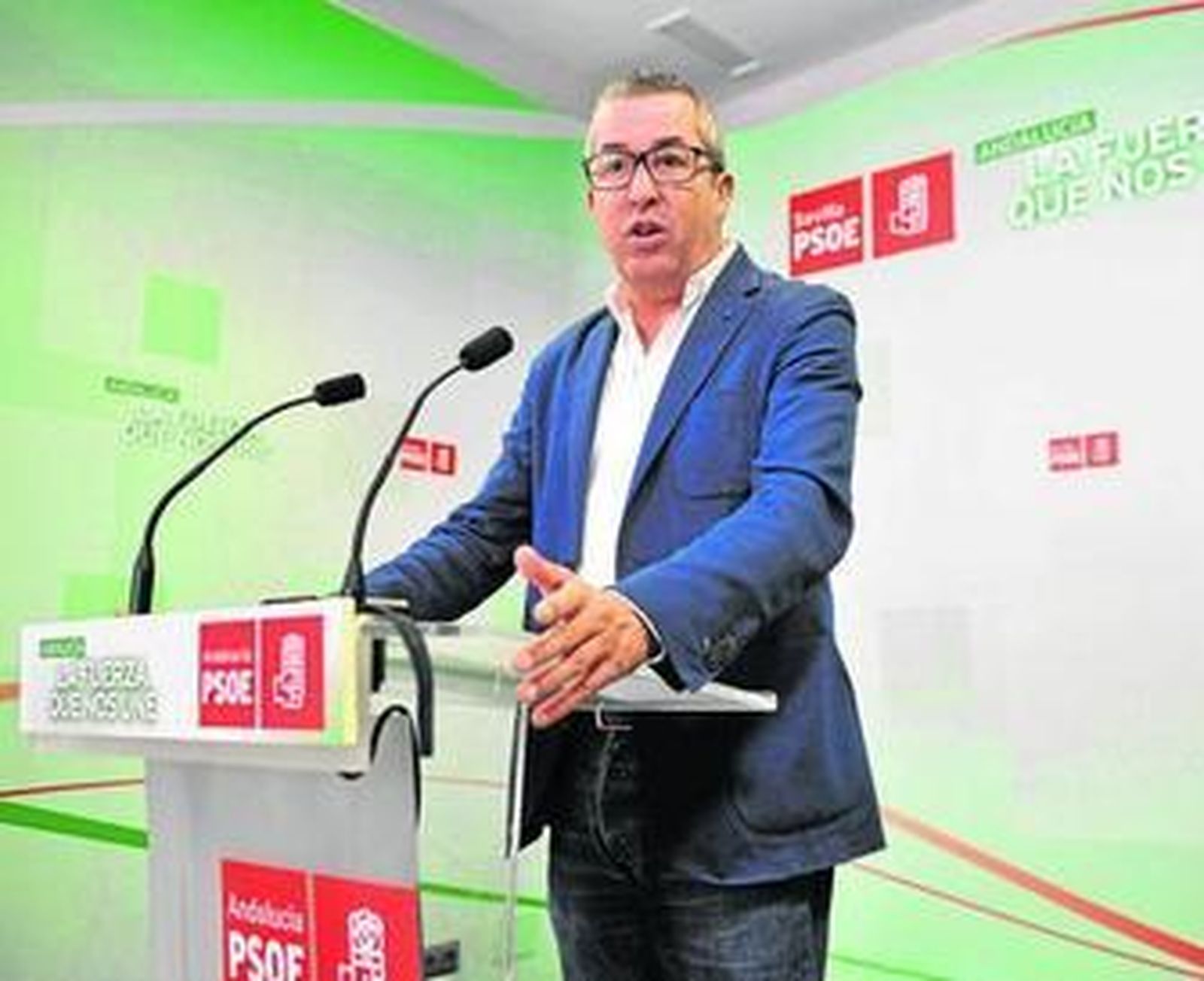 El secretario de Organización del PSOE de Sevilla, José Muñoz, ayer para explicar de nuevo el proceso de primarias.