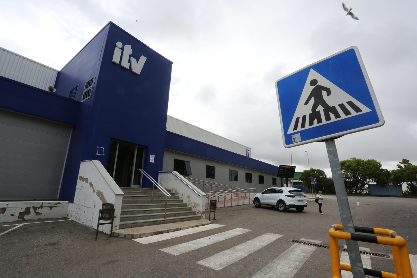Imagen de la fachada principal de la ITVde Jerez. Imagen de la fachada principal de la ITVde Jerez.