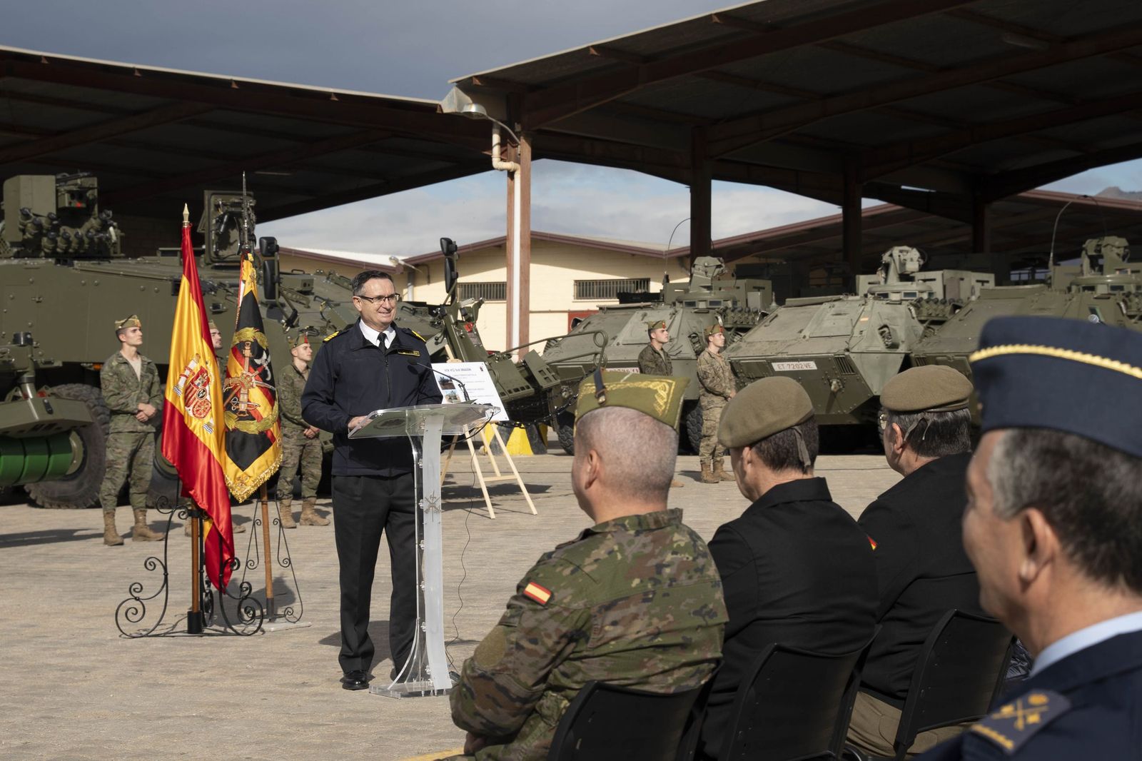 Margarita Robles entrega en Viator los primeros vehículos 8x8 ‘Dragón’ al Ejército de Tierra