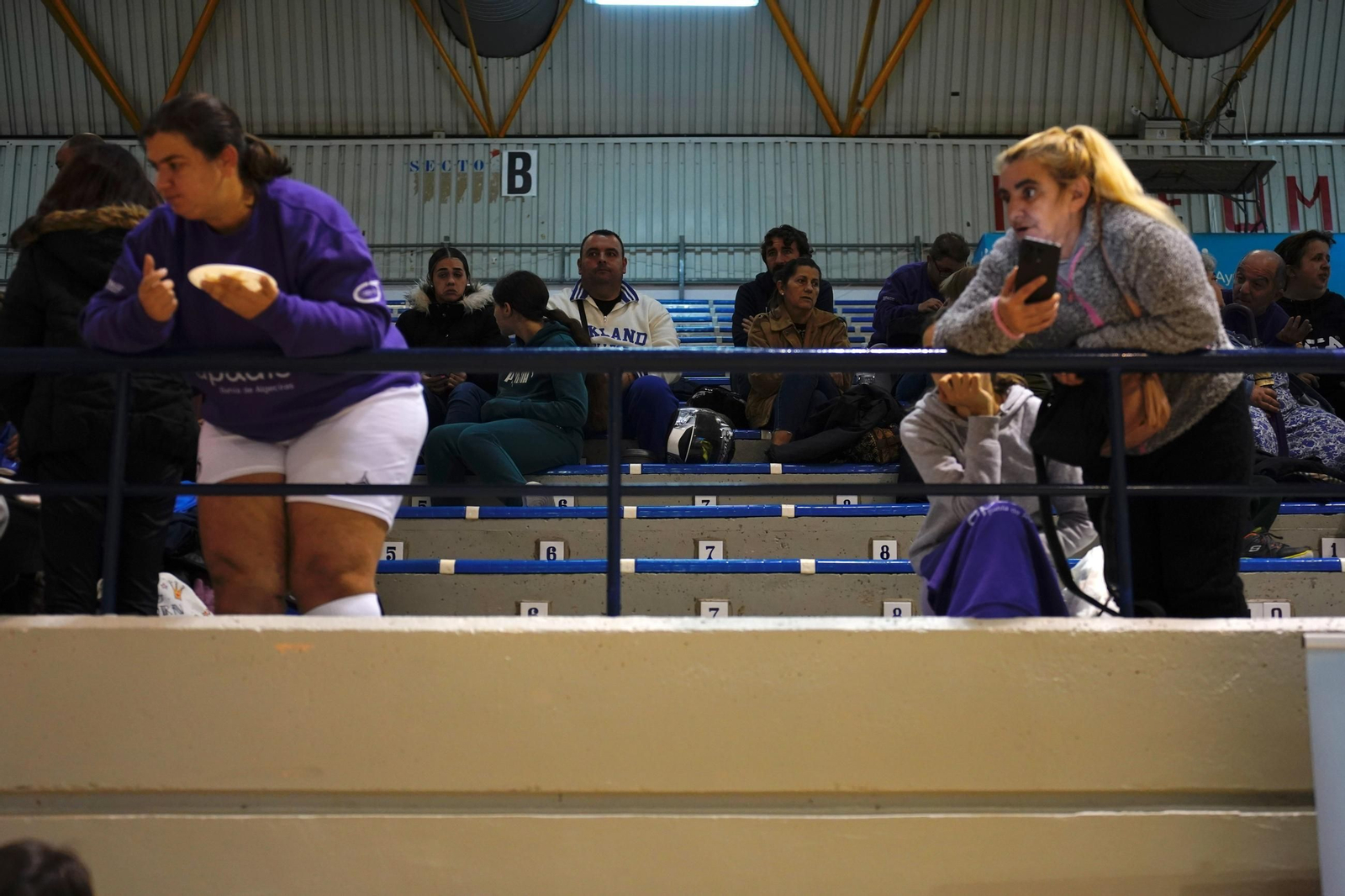 Desde las 9:00 hasta las 12:30. XXIII Torneo de Navidad de Fútbol Sala Apadis-Loluba C.F. para personas con discapacidad intelectual, en el Polideportivo ¿Ciudad de Algeciras-Dr. Juan Carlos Mateo¿. Lo suyo son fotos de grupos, pero también de partidos. Una galería: "Las fotos del XXIII Torneo de Navidad de Fútbol Sala para personas con discapacidad intelectual, en Algeciras" . .