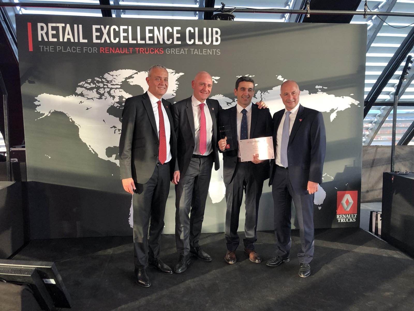 Premio Excellence al concesionario.