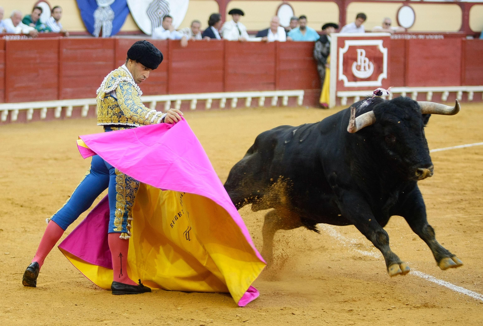 Las imágenes de la corrida de toros en El Puerto con Escribano, Morilla y Pinar