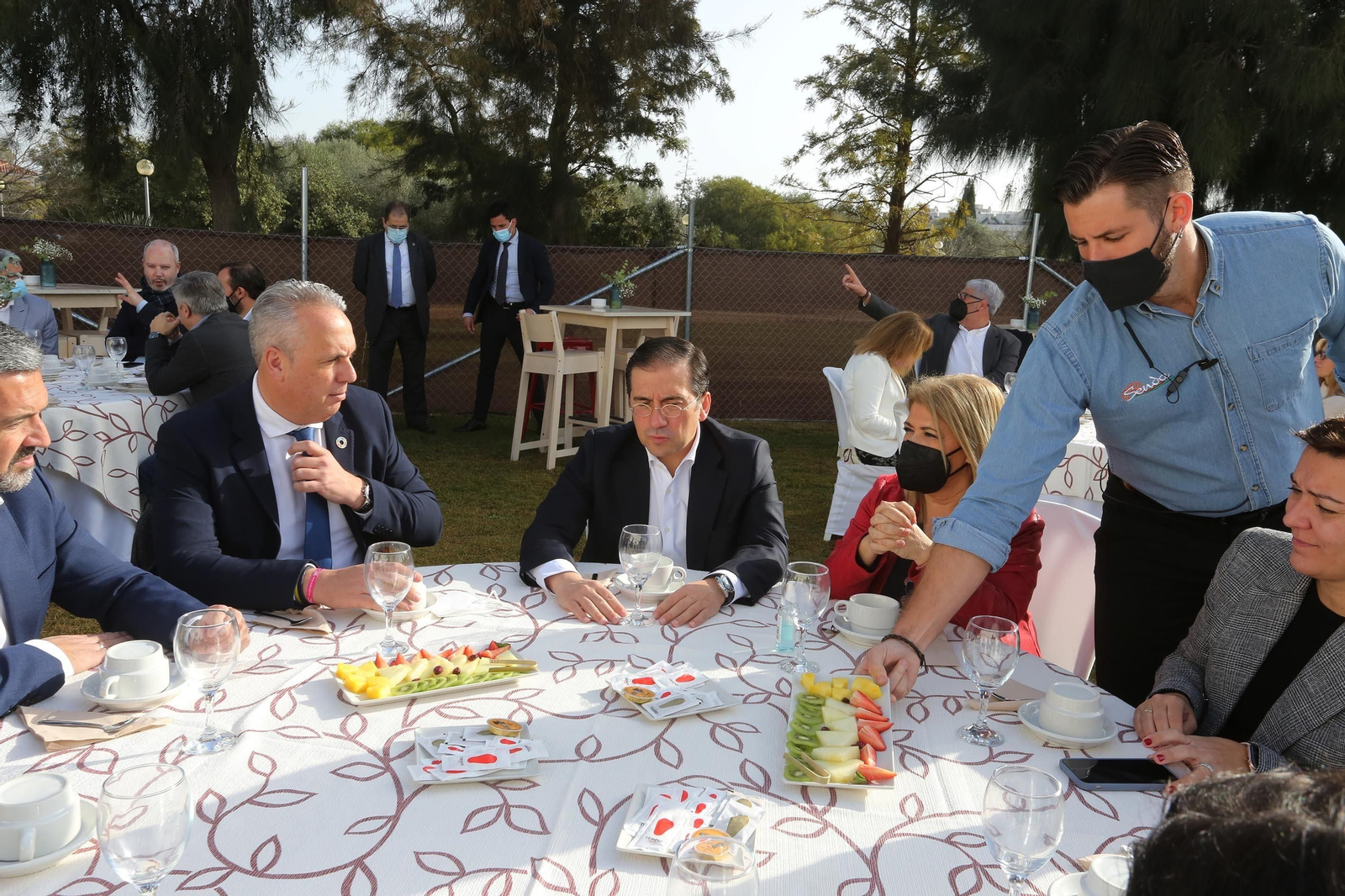 El ministro Albares se reúne con el PSOE provincial en Jerez El ministro Albares se reúne con el PSOE provincial en Jerez