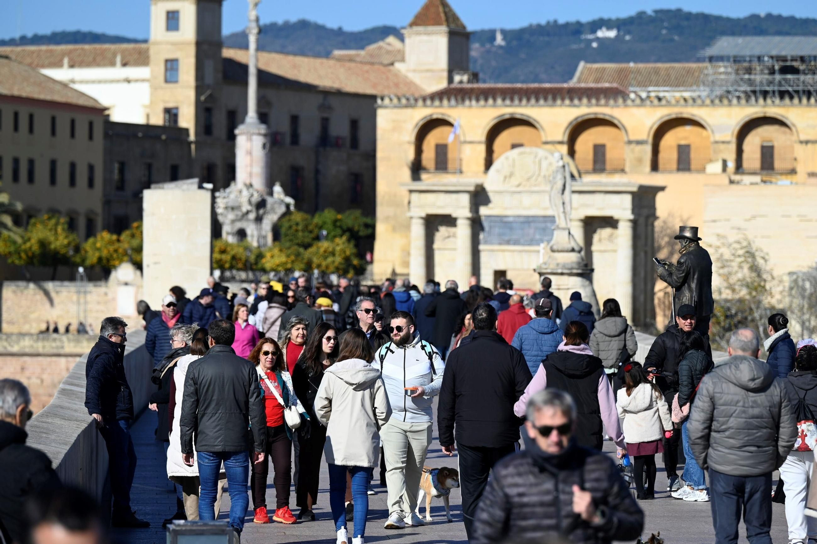 Los cordobeses salen a la calle en el primer día de 2025, en imágenes