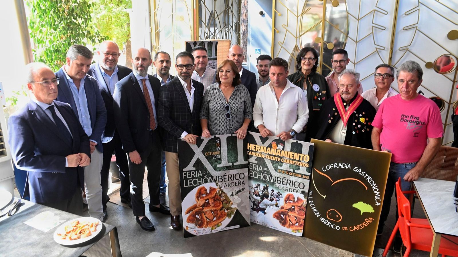 Presentación de la XII Feria del Lechón de Cardeña en el Mercado Victoria.